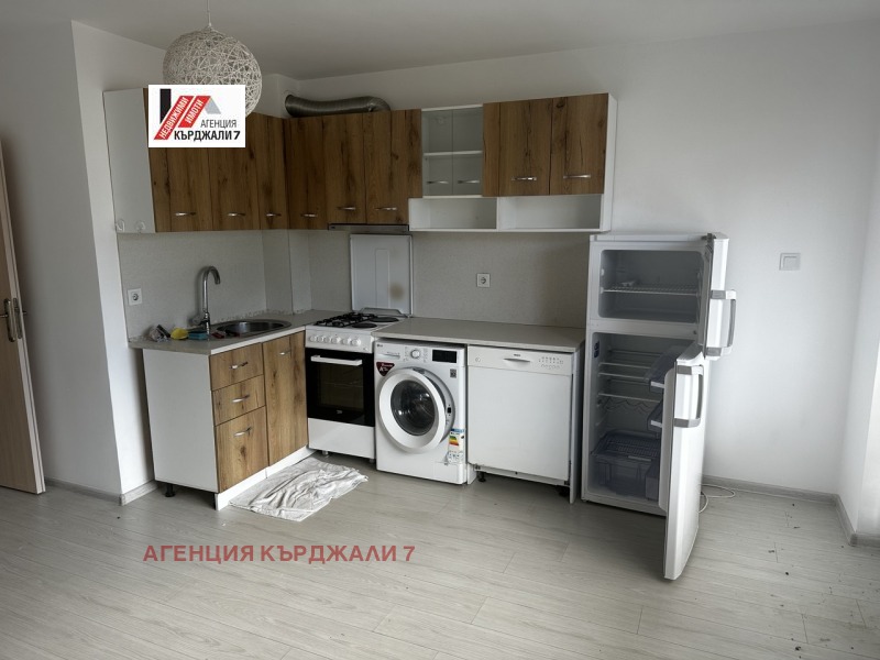 Продава 3-СТАЕН, гр. Кърджали, Възрожденци, снимка 11 - Aпартаменти - 47408125