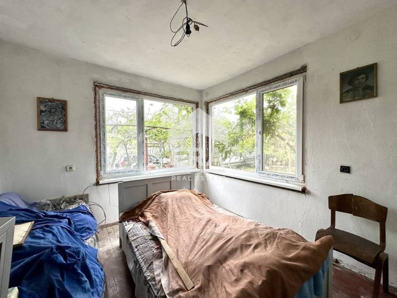 Продава КЪЩА, гр. Дебелец, област Велико Търново, снимка 15 - Къщи - 54736219
