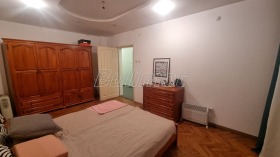 2 quartos Centralna pochtcha, Varna 11