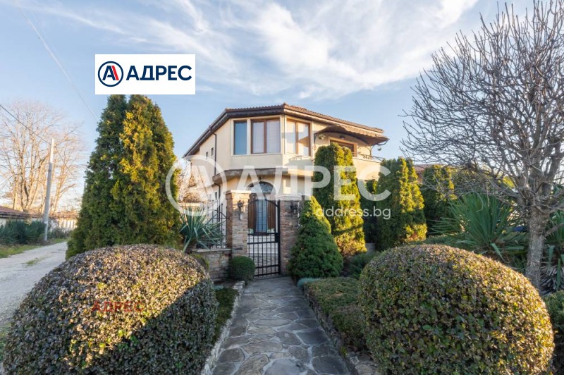 À venda  Casa região Varna , Priselci , 366 m² | 73374882