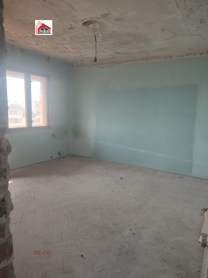 Продава 3-СТАЕН в град Пазарджик, Идеален център - 78 кв.м / 115 000 € » 224 920.45 лв., ПЕ-ГО