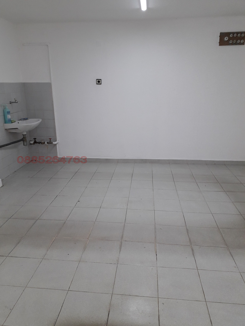 Продава МАГАЗИН в област Стара Загора, гр. Казанлък - 30 кв.м / 35 000 € » 68 454.05 лв.