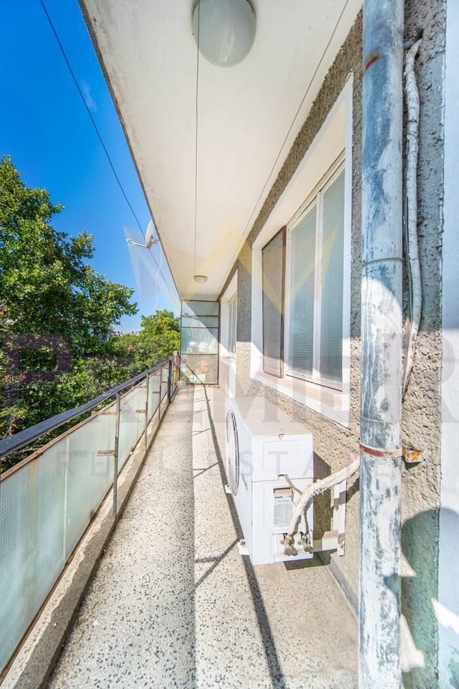 Продава МНОГОСТАЕН, гр. Добрич, Център, снимка 11 - Апартаменти - 54223782