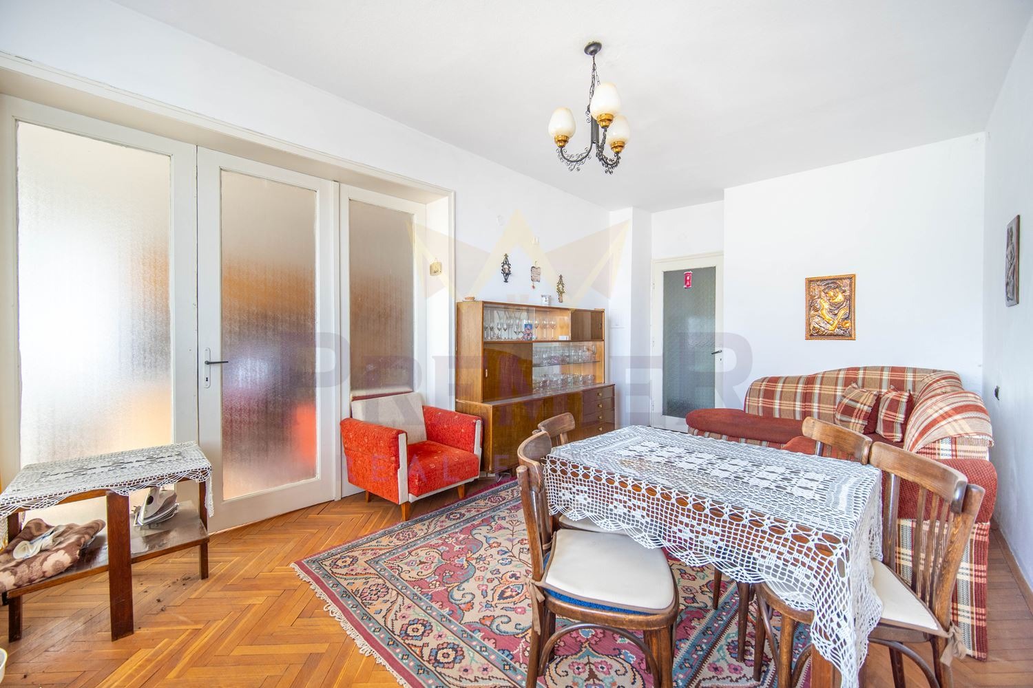 Продава МНОГОСТАЕН, гр. Добрич, Център, снимка 2 - Апартаменти - 54223782