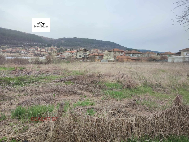 Продава ПАРЦЕЛ в област Велико Търново, гр. Дебелец - 1693 кв.м / 22 000 € » 43 028.26 лв., СЕЛЕКТ БГ