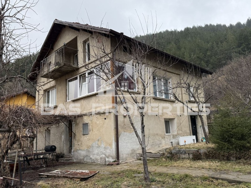 Продава КЪЩА, гр. София, с. Владая