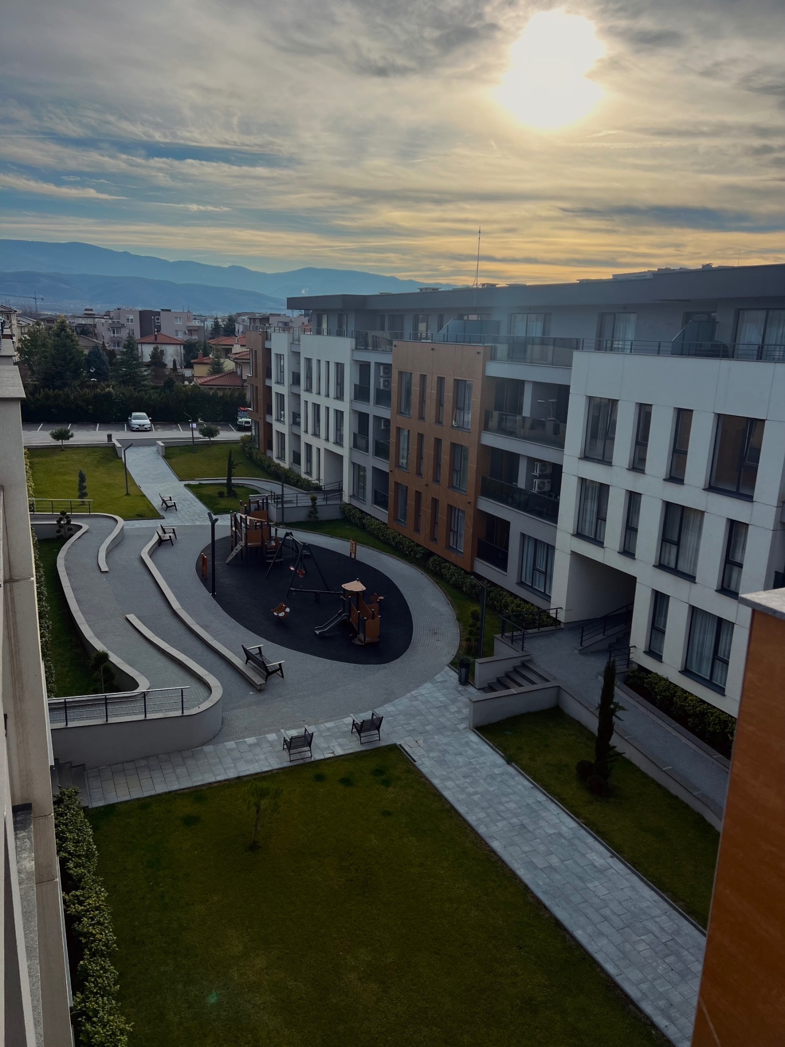 Продава ГАРАЖ, ПАРКОМЯСТО, гр. Пловдив, Остромила, снимка 4 - Гаражи и паркоместа - 54565495