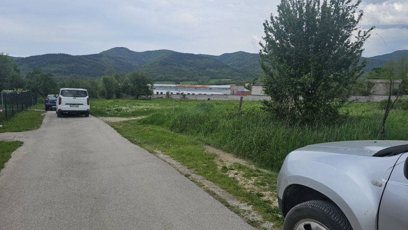 Продава ПАРЦЕЛ в област София, гр. Правец - 3700 кв.м / 75 000 € » 146 687.25 лв., НОВА СОФИЯ