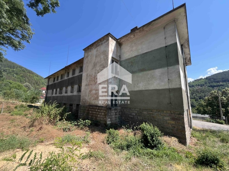 Продава ХОТЕЛ, с. Томпсън, област София област, снимка 2 - Хотели - 56161170