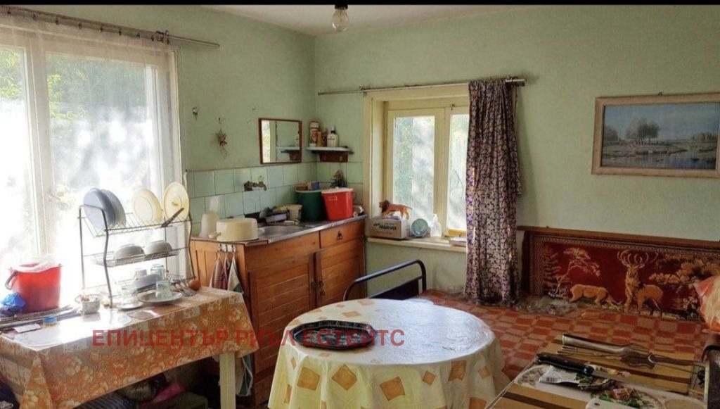 Продава КЪЩА, с. Банище, област Перник, снимка 3 - Къщи - 55966075