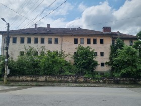 Обява продава самостоятелна сграда, град Велико Търново, Център