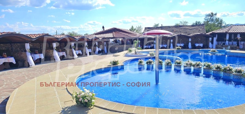 Продава ХОТЕЛ, гр. Златица, област София област