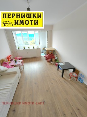 1 quarto Humni dol, Pernik 1