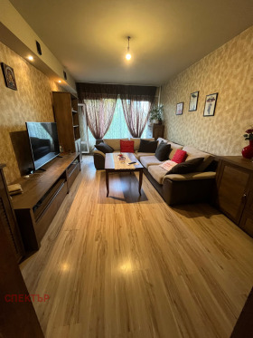 2 soveværelser Moshino, Pernik