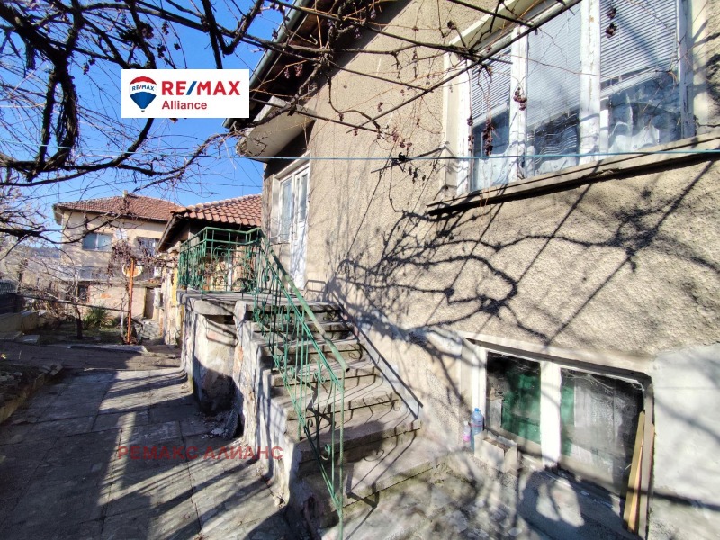 Продава КЪЩА, гр. Перник, Ралица, снимка 2 - Къщи - 49089944