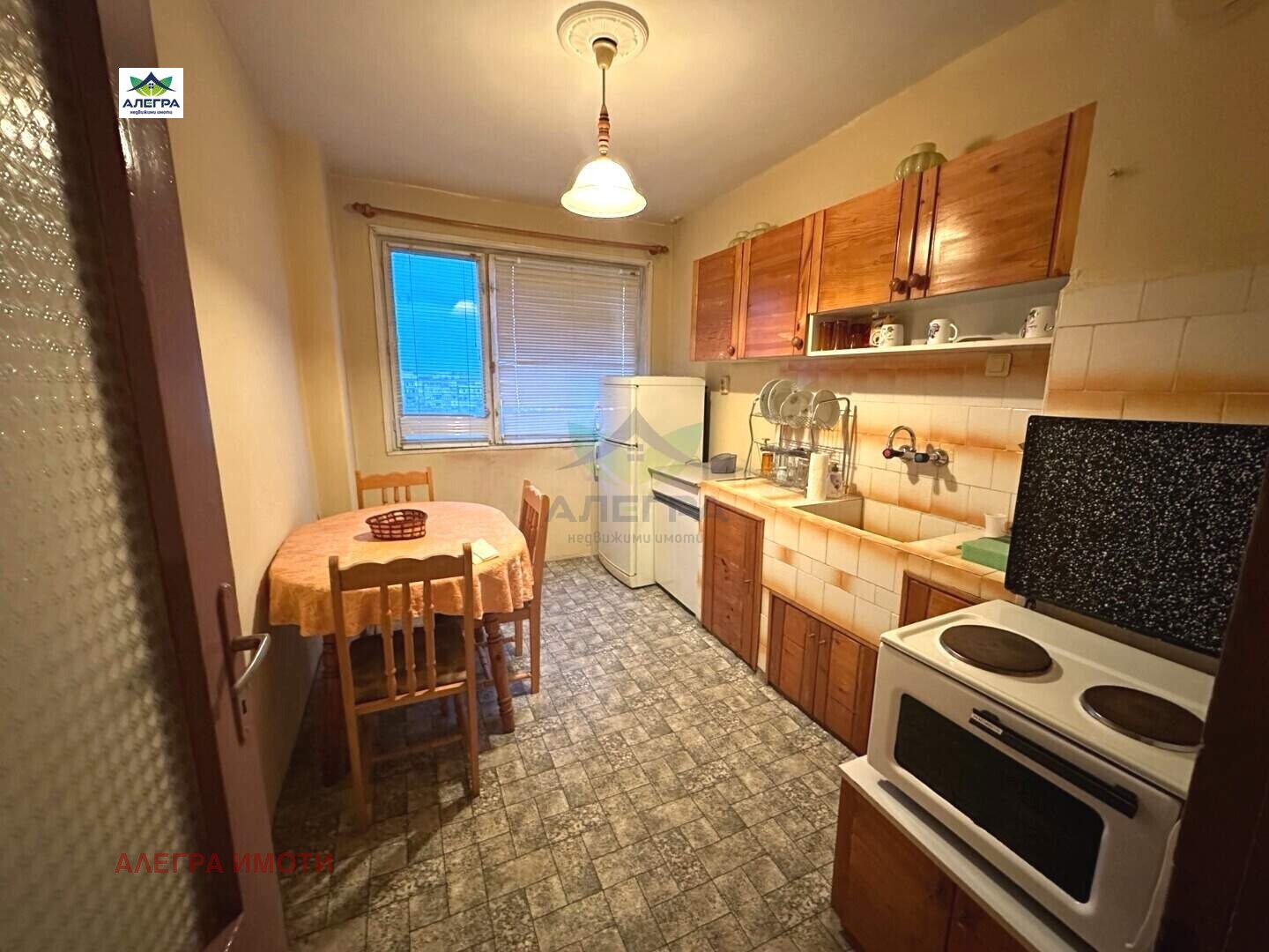 Продава 3-СТАЕН, гр. Пазарджик, Център, снимка 2 - Апартаменти - 54300056