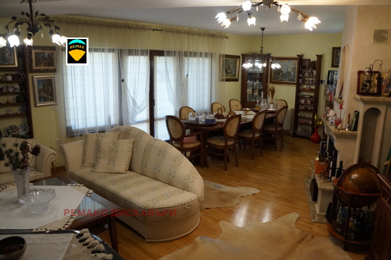 Te koop  Huis regio Plovdiv , Markovo , 230 m² | 82755442 - afbeelding [14]