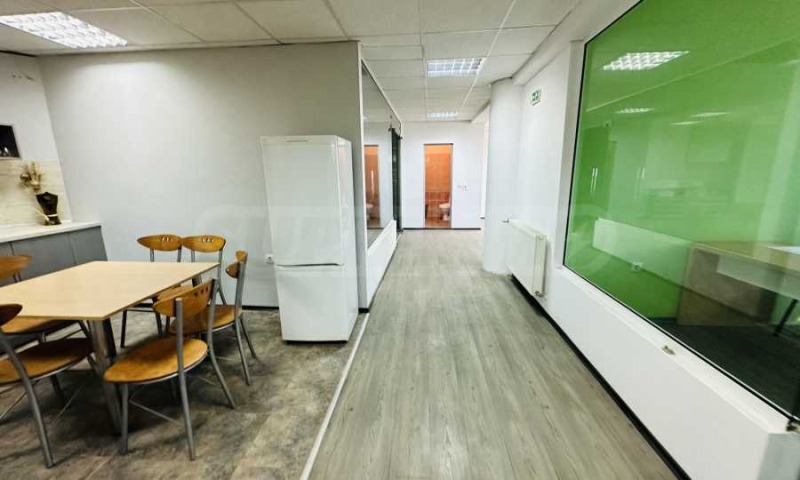 Продава 3-СТАЕН в град Велико Търново, Център - 162 кв.м / 160 000 € » 312 932.80 лв., СУПРИММО ОФИСИ В СТРАНАТА