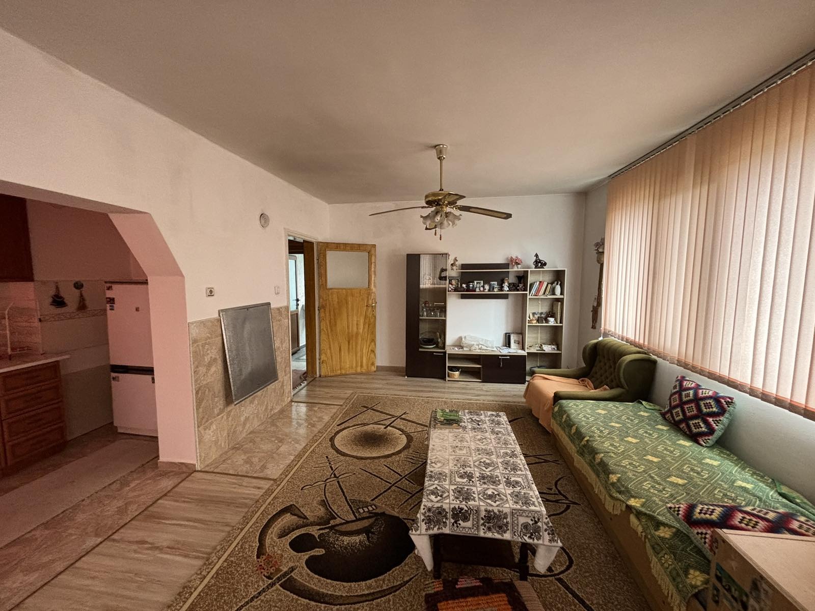 Продава ЕТАЖ ОТ КЪЩА, гр. Карлово, област Пловдив, снимка 4 - Етаж от къща - 54051057