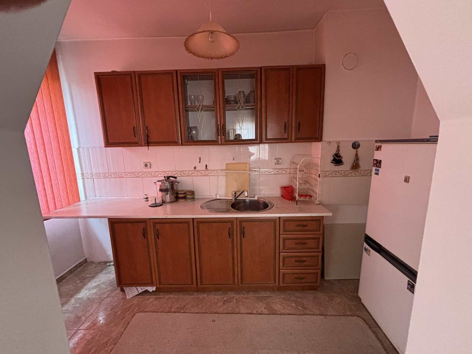 Продава ЕТАЖ ОТ КЪЩА, гр. Карлово, област Пловдив, снимка 5 - Етаж от къща - 54051057