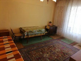 1 chambre Kyutchouk Parij, Plovdiv 1