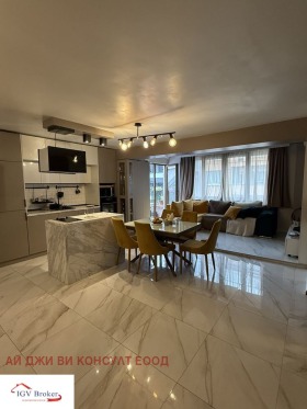 Продава  4-стаен, град София