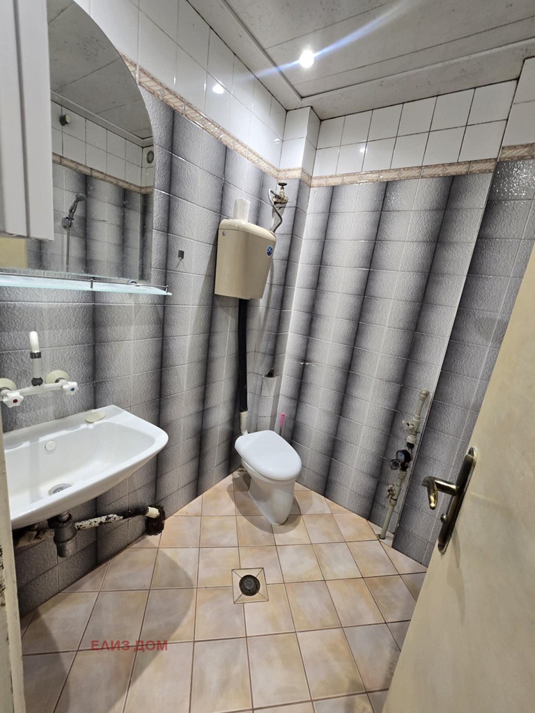 Продава ЕТАЖ ОТ КЪЩА, гр. Варна, Левски 2, снимка 6 - Етаж от къща - 52375210