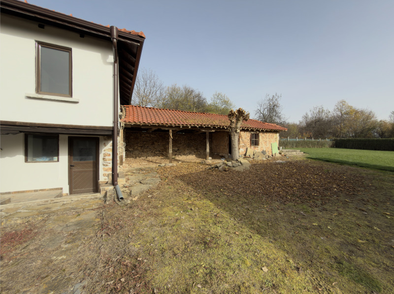 Продава КЪЩА, с. Разлив, област София област