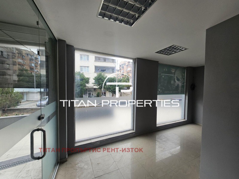 In vendita  Negozio Burgas , Meden rudnik - zona V , 22 mq | 59961679