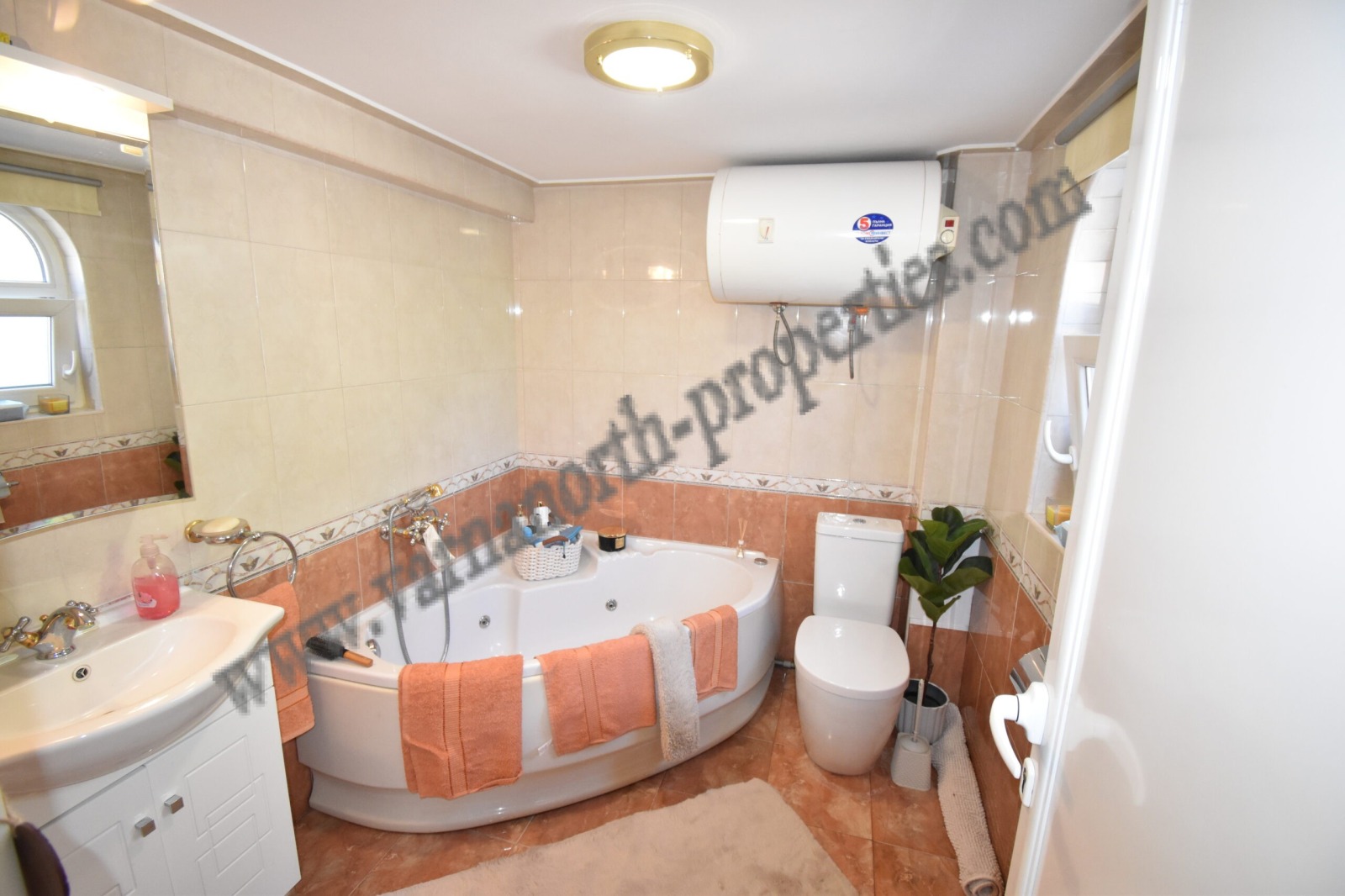 Продава КЪЩА, гр. Балчик, област Добрич, снимка 6 - Къщи - 54679779