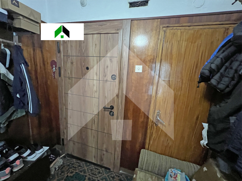 Продава 3-СТАЕН, гр. Нови пазар, област Шумен, снимка 2 - Aпартаменти - 47896858