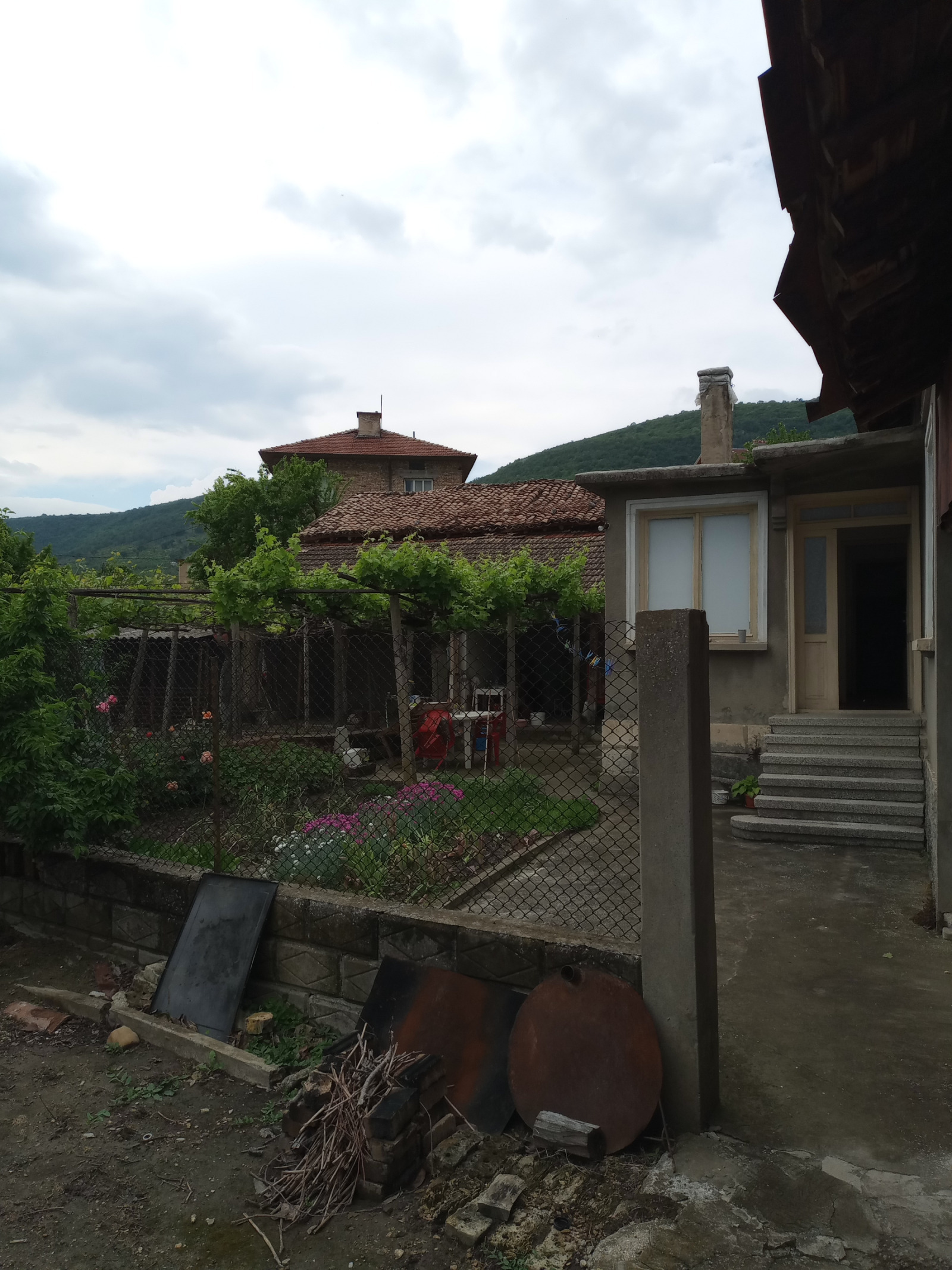 Продава КЪЩА, гр. Шумен, Дивдядово, снимка 2 - Къщи - 54689583