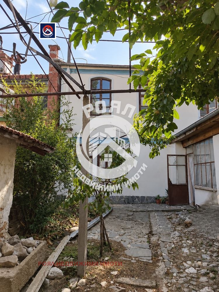 Продава КЪЩА, гр. Перущица, област Пловдив
