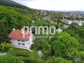 КЪЩА, 272 m2