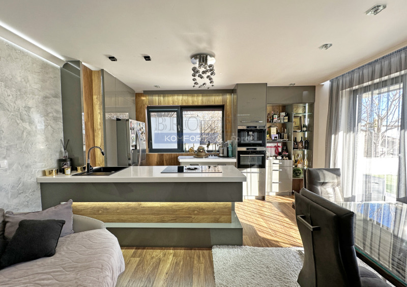 Продава 3-СТАЕН, гр. Варна, Бриз, снимка 2 - Апартаменти - 52692128