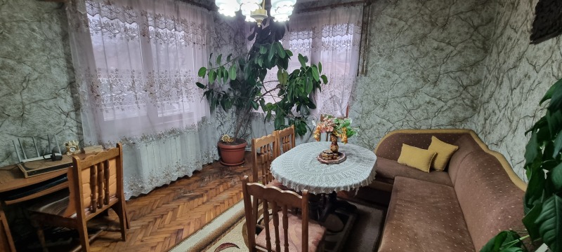 Продава  Етаж от къща град Разград , Житница , 122 кв.м | 20493683 - изображение [8]