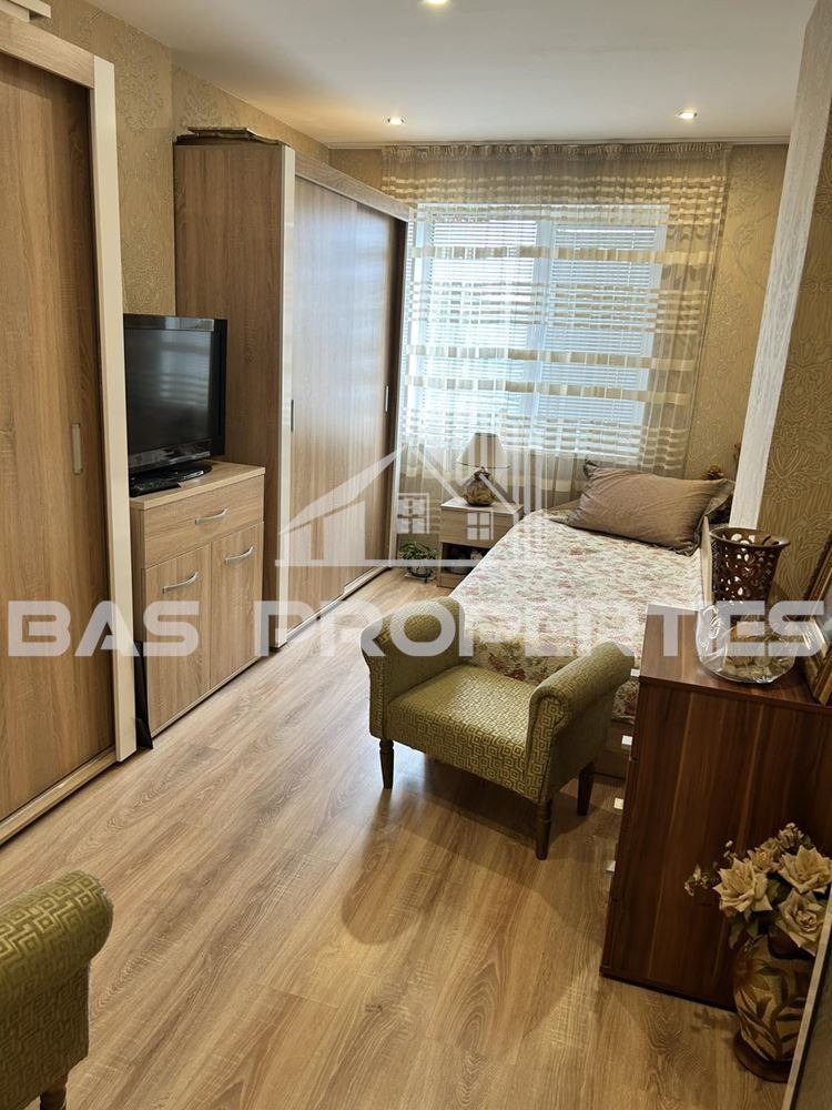 Продава КЪЩА, гр. София, Орландовци, снимка 2 - Къщи - 52321388