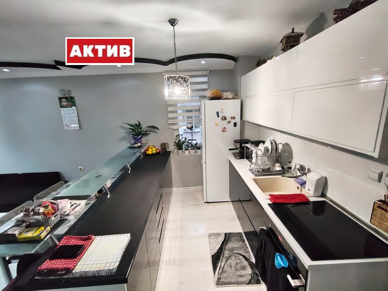 Продава 2-СТАЕН, гр. Търговище, Център, снимка 2 - Апартаменти - 53581312