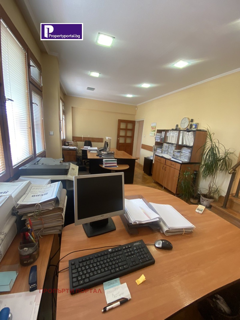 In vendita  Ufficio Burgas , Tsentar , 105 mq | 97364917