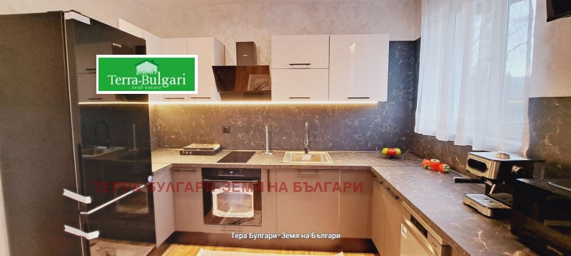 Продава  2-стаен град Перник , Център , 60 кв.м | 72577875