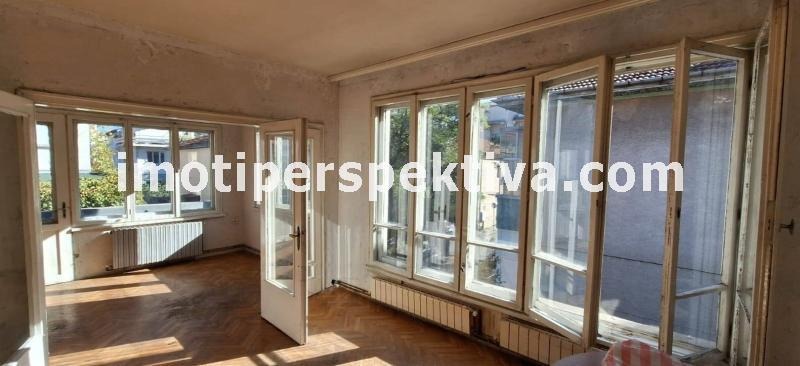 Продава  Етаж от къща, град Пловдив, Център •  189 999 EUR • ID 75356516 — holmes.bg - [1] 