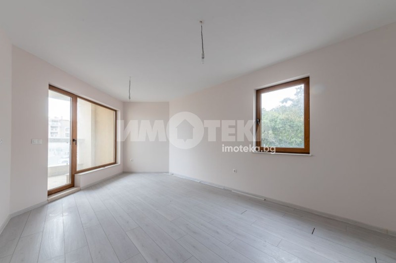 Myytävänä  2 makuuhuonetta Varna , k.k. Tšajka , 115 neliömetriä | 31835487 - kuva [4]