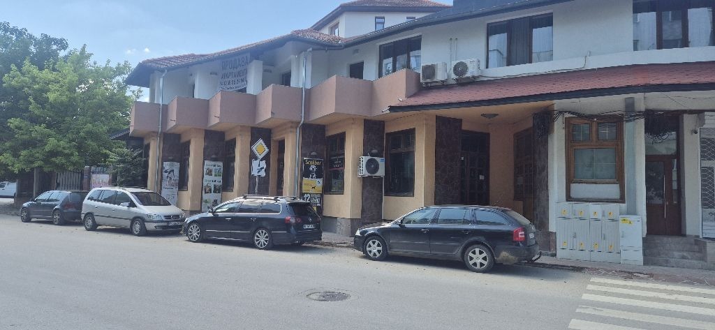 Продава МАГАЗИН, гр. Велико Търново, Бузлуджа, снимка 3 - Магазини - 46901095