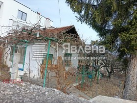 Къща град София, с. Лозен 1