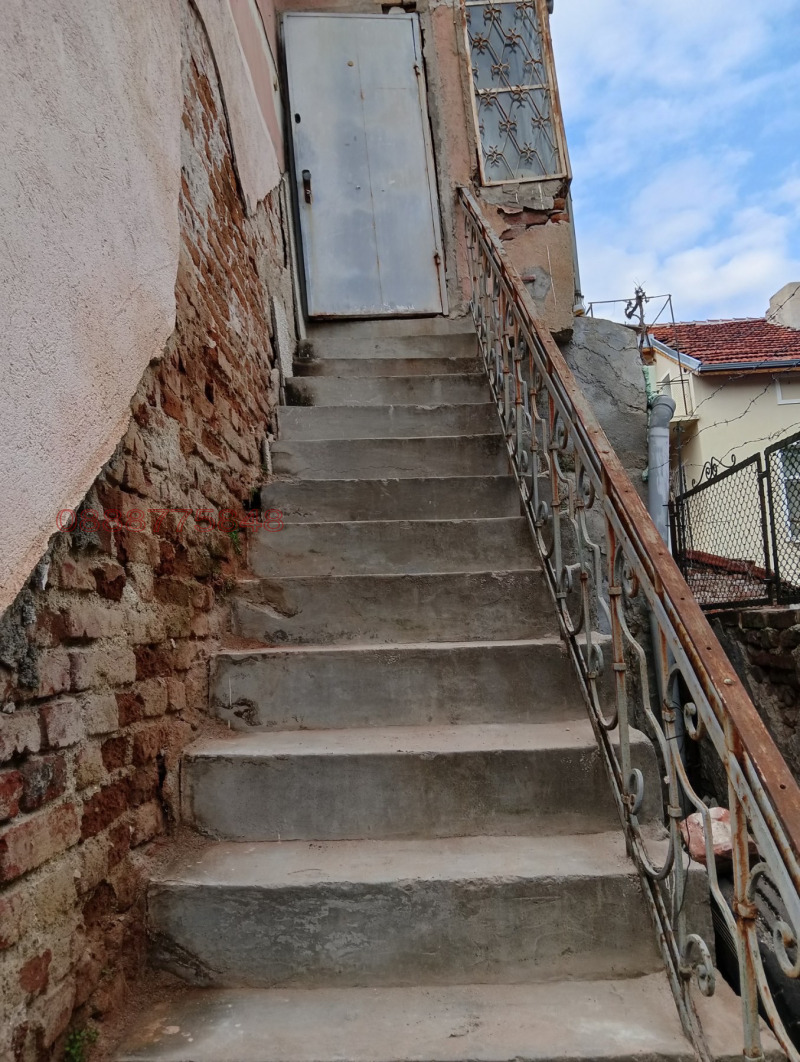 Продава ЕТАЖ ОТ КЪЩА, гр. Пловдив, Център, снимка 5 - Етаж от къща - 53310042