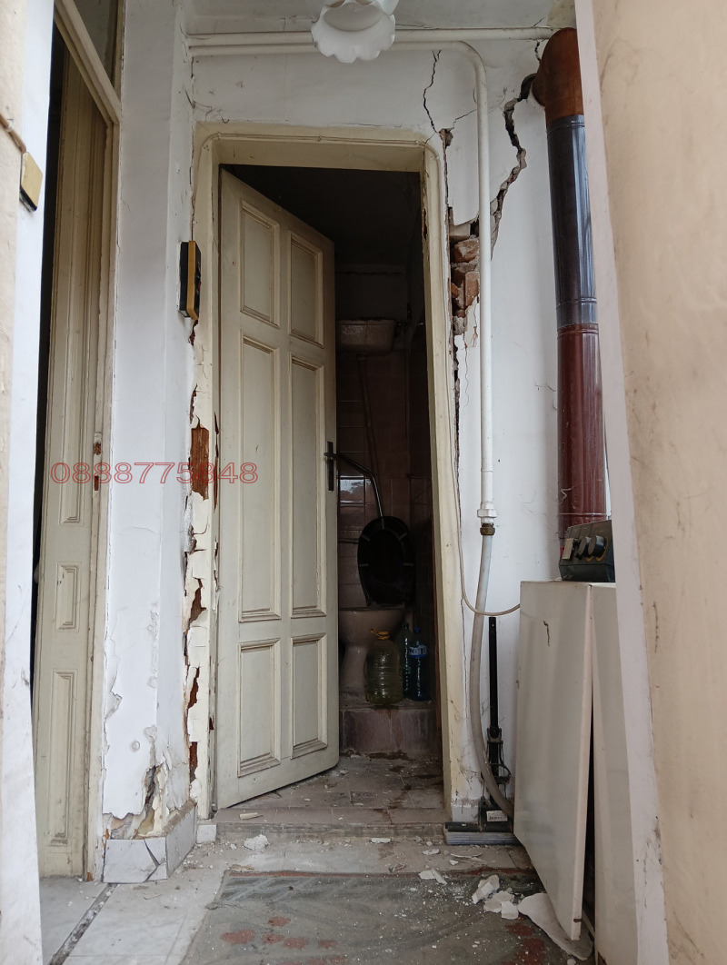 Продава ЕТАЖ ОТ КЪЩА, гр. Пловдив, Център, снимка 17 - Етаж от къща - 53310042