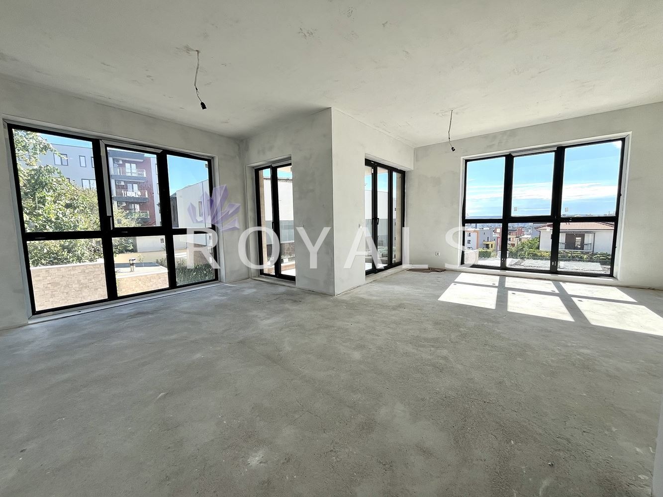 Продава 4-СТАЕН, гр. Варна, Бриз, снимка 2 - Апартаменти - 47290587