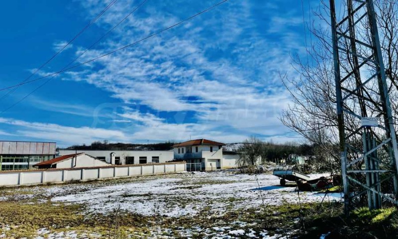 Продава ПАРЦЕЛ в област Велико Търново, гр. Дебелец - 1729 кв.м / 38 000 € » 74 321.54 лв., СУПРИММО ОФИСИ В СТРАНАТА