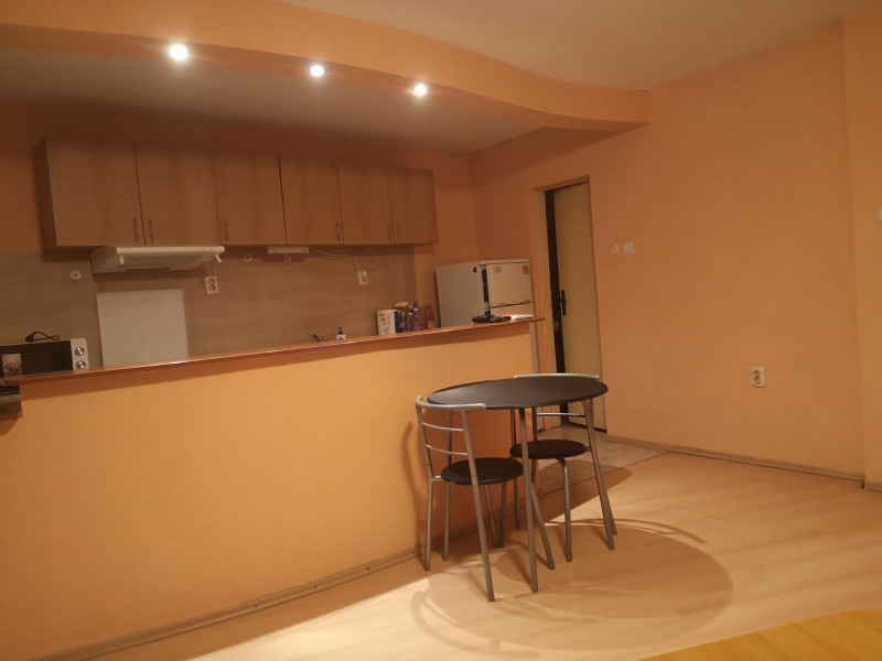 Продава МНОГОСТАЕН, гр. Пловдив, Кючук Париж