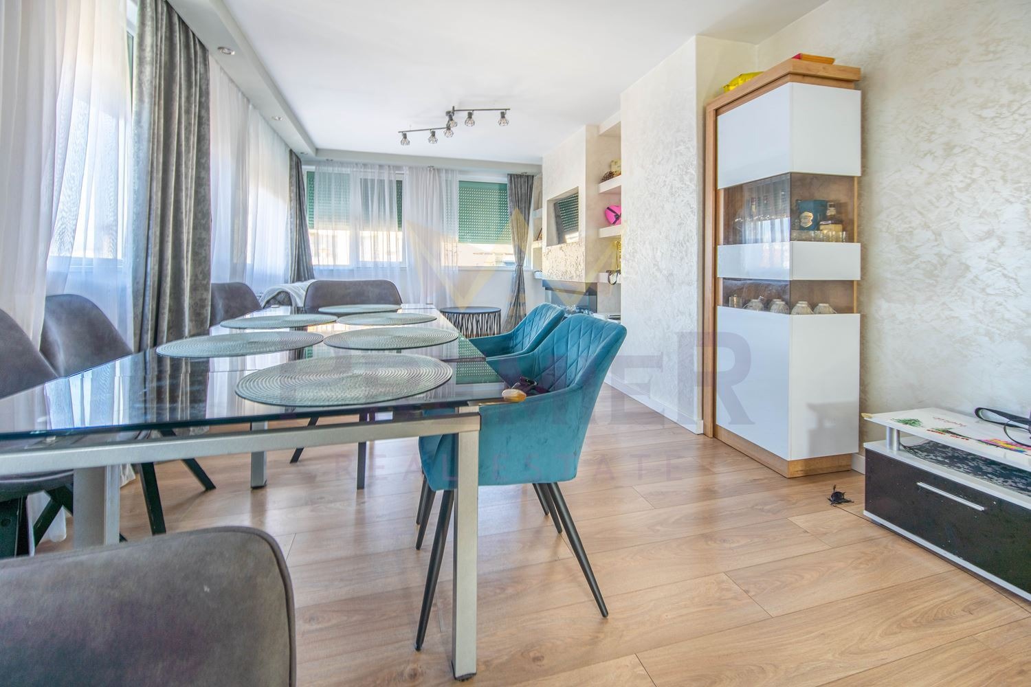 Продава МНОГОСТАЕН, гр. Бургас, Възраждане, снимка 3 - Апартаменти - 53717633